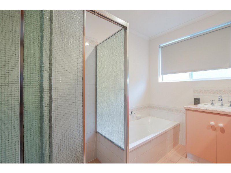 9 Barossa Way, Woodcroft SA 5162