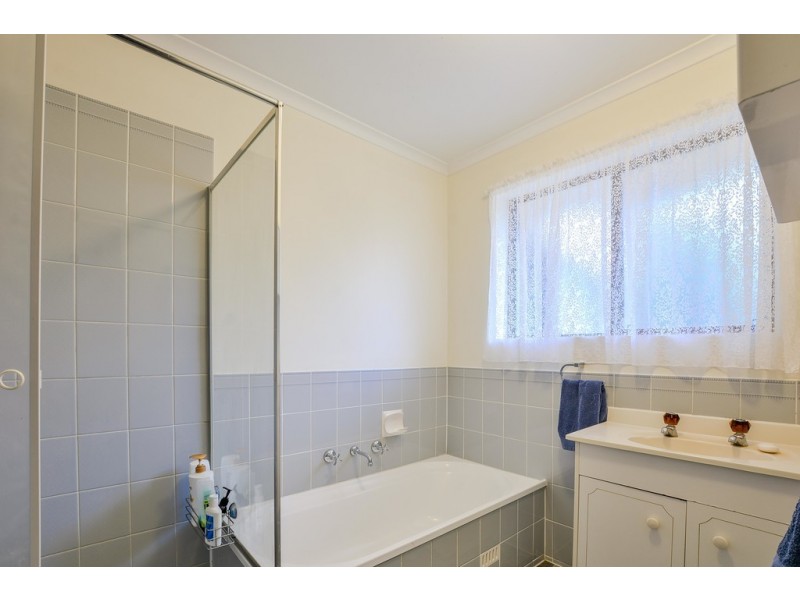11 Maralyn Court, Aberfoyle Park SA 5159