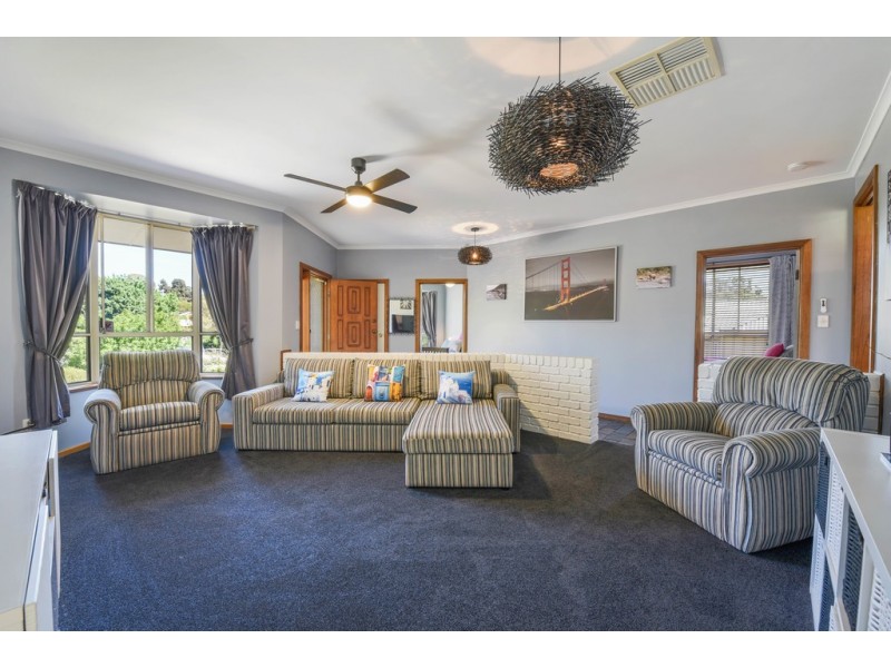 41 Alison Drive, Happy Valley SA 5159