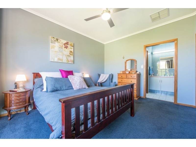 41 Alison Drive, Happy Valley SA 5159