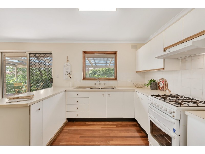 25 Amberly Drive, Happy Valley SA 5159