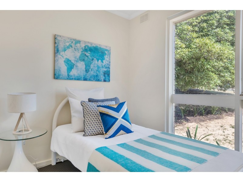 25 Amberly Drive, Happy Valley SA 5159