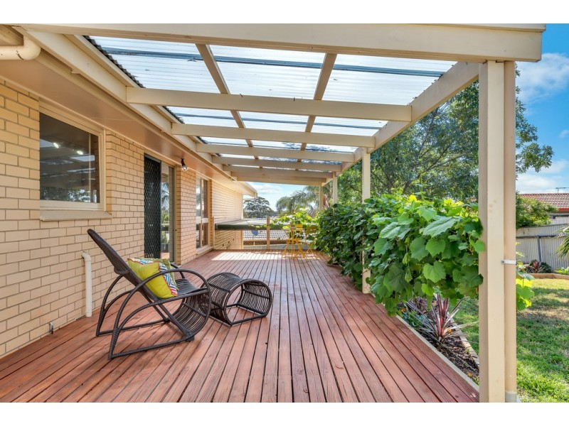 25 Amberly Drive, Happy Valley SA 5159