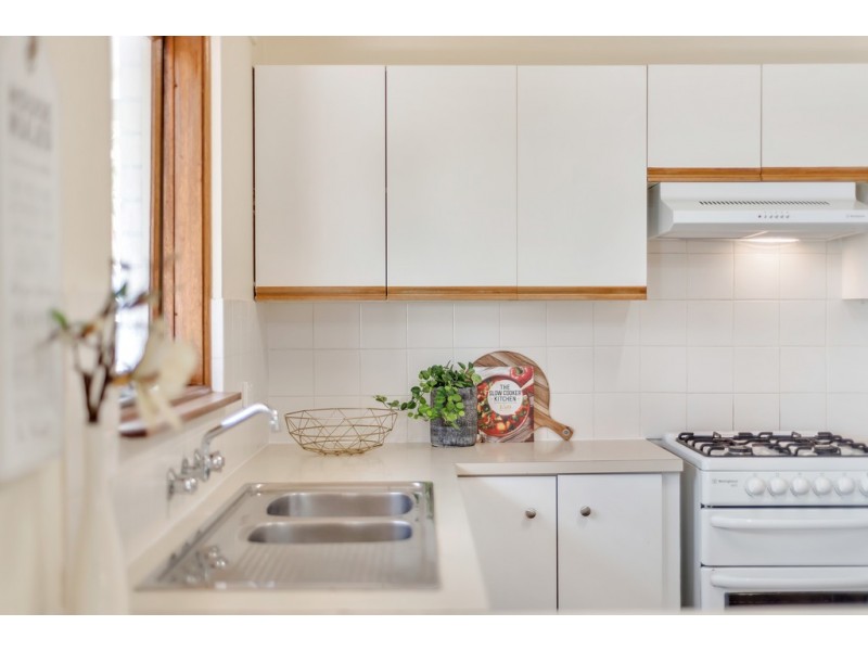 25 Amberly Drive, Happy Valley SA 5159