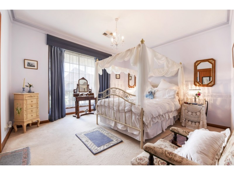 17 Elberry Close, Moana SA 5169