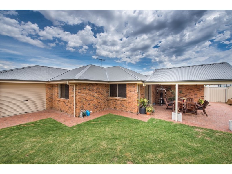 25 Sameden Drive, Noarlunga Downs SA 5168