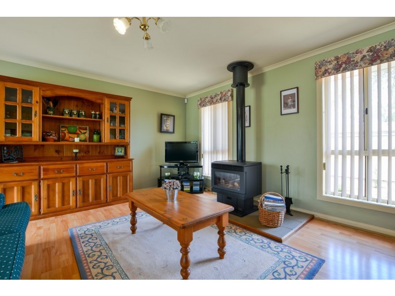 6 Warburton Drive, Woodcroft SA 5162