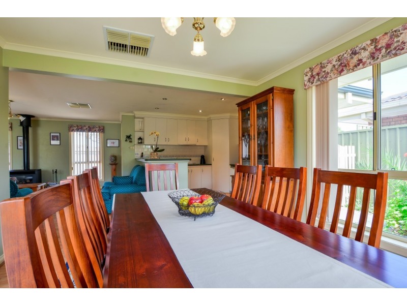 6 Warburton Drive, Woodcroft SA 5162