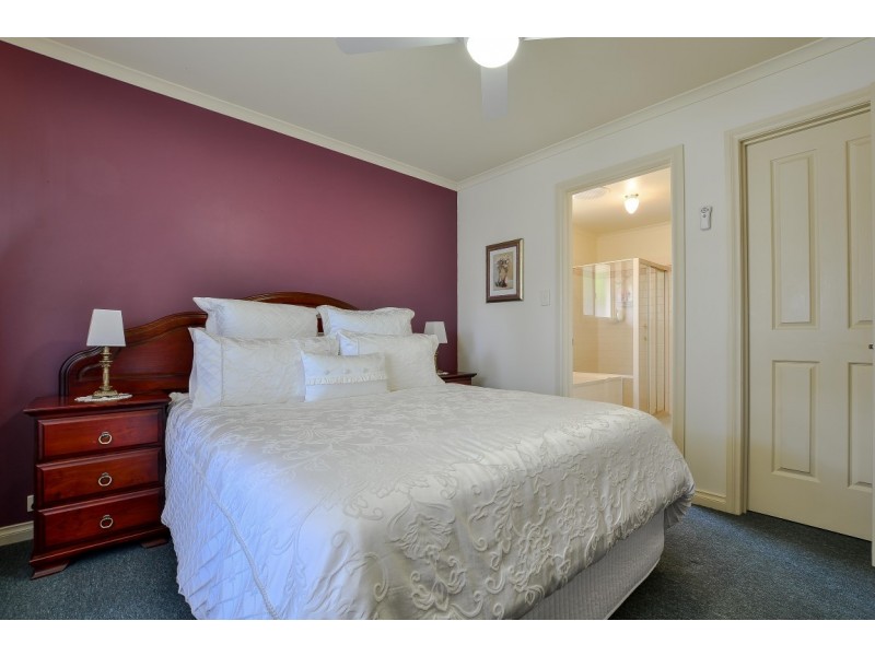 6 Warburton Drive, Woodcroft SA 5162