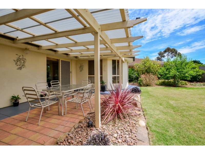 6 Warburton Drive, Woodcroft SA 5162