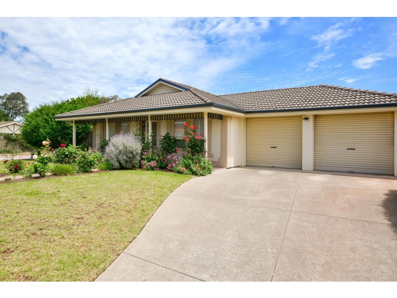 6 Warburton Drive, Woodcroft SA 5162