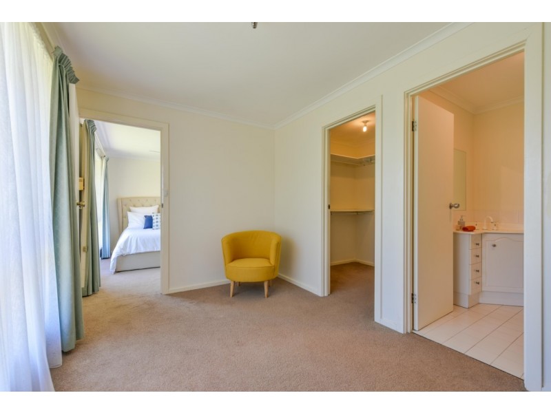 1a Vaucluse Drive, Happy Valley SA 5159