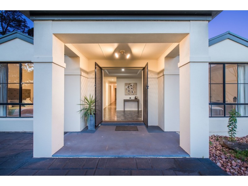 16 Walters Crescent, Aberfoyle Park SA 5159