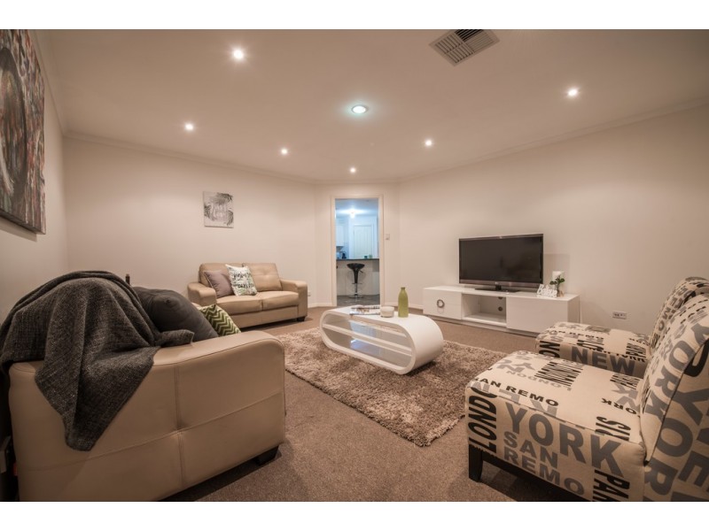 16 Walters Crescent, Aberfoyle Park SA 5159