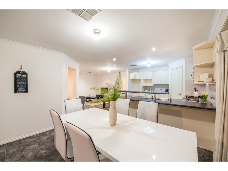 16 Walters Crescent, Aberfoyle Park SA 5159