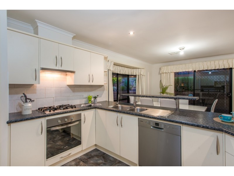 16 Walters Crescent, Aberfoyle Park SA 5159