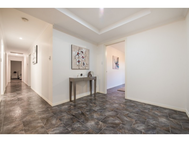 16 Walters Crescent, Aberfoyle Park SA 5159