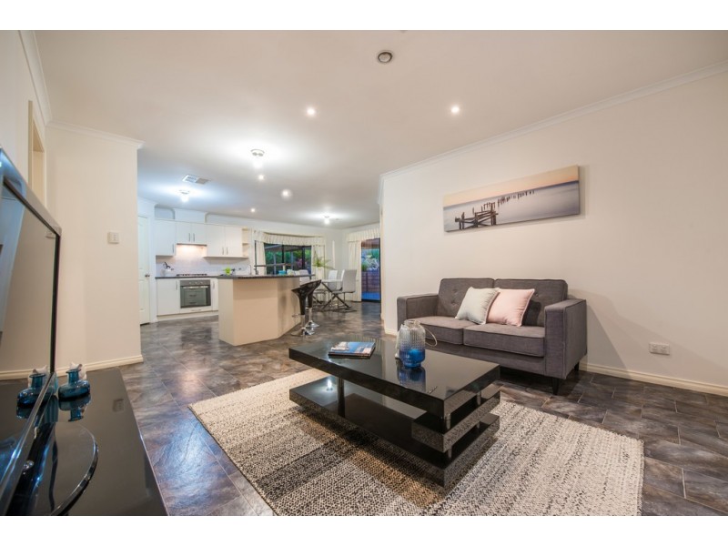 16 Walters Crescent, Aberfoyle Park SA 5159