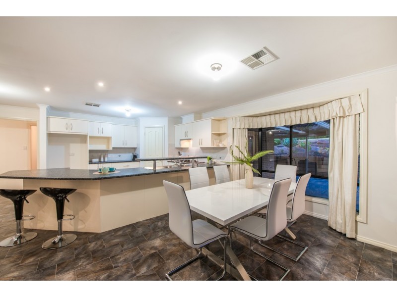 16 Walters Crescent, Aberfoyle Park SA 5159