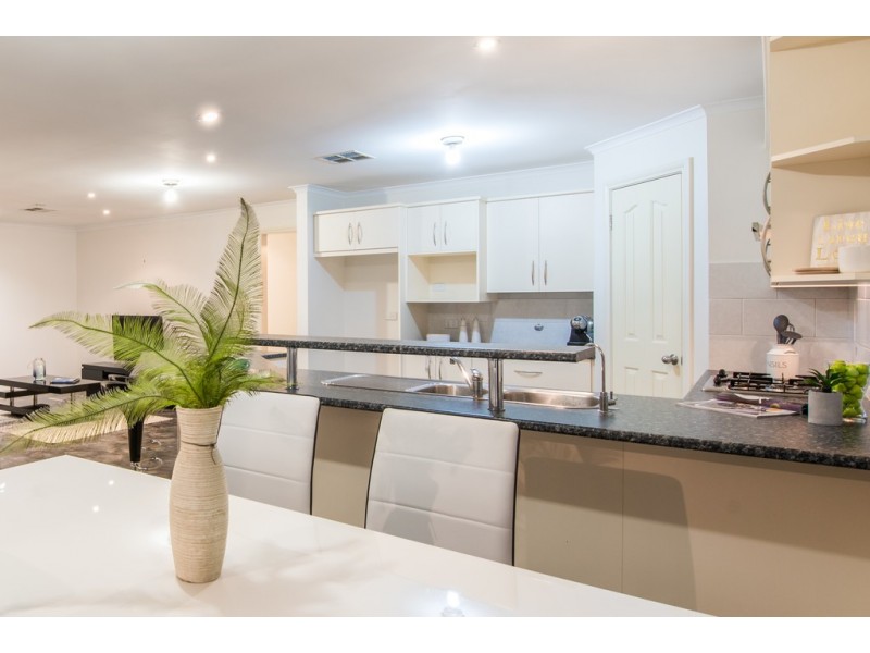 16 Walters Crescent, Aberfoyle Park SA 5159