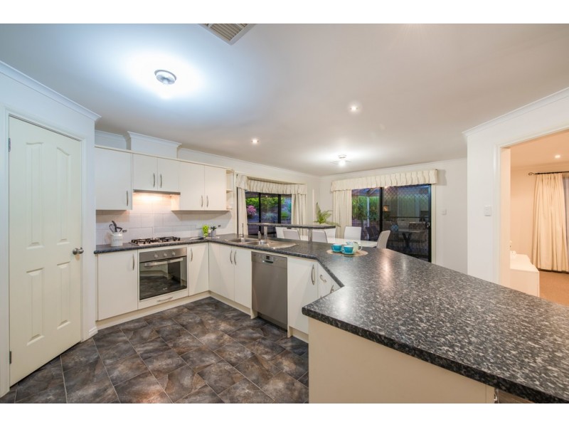 16 Walters Crescent, Aberfoyle Park SA 5159