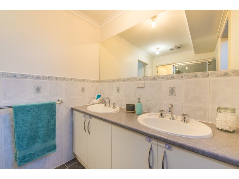 16 Walters Crescent, Aberfoyle Park SA 5159