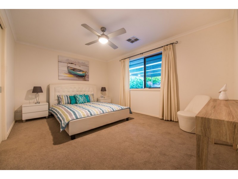 16 Walters Crescent, Aberfoyle Park SA 5159