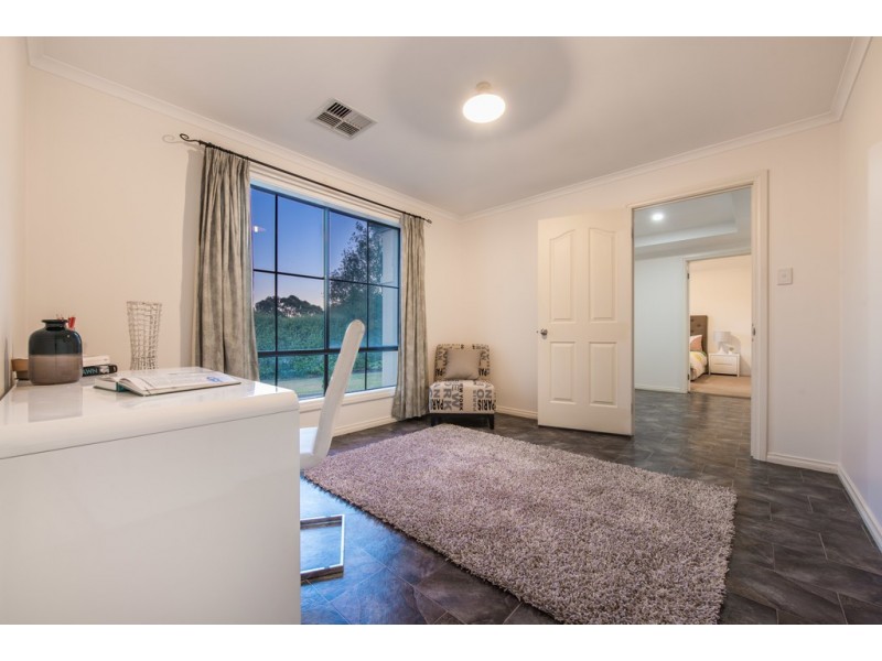 16 Walters Crescent, Aberfoyle Park SA 5159