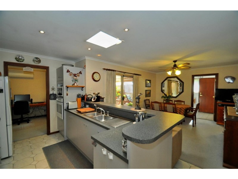 7 Todd St, Woodcroft SA 5162
