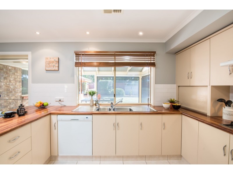 28 Epsilon Close, Woodcroft SA 5162