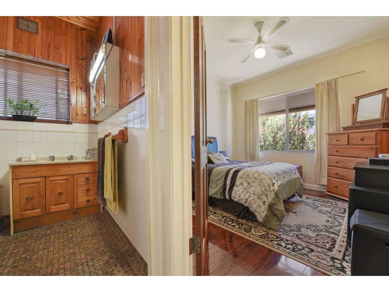 29 Dingera Avenue, North Plympton SA 5037