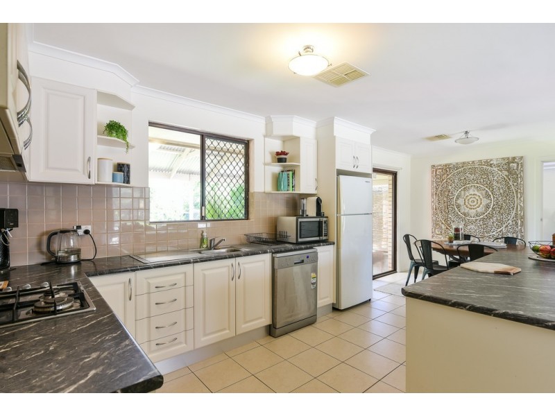 8 Wyoming Way, Happy Valley SA 5159