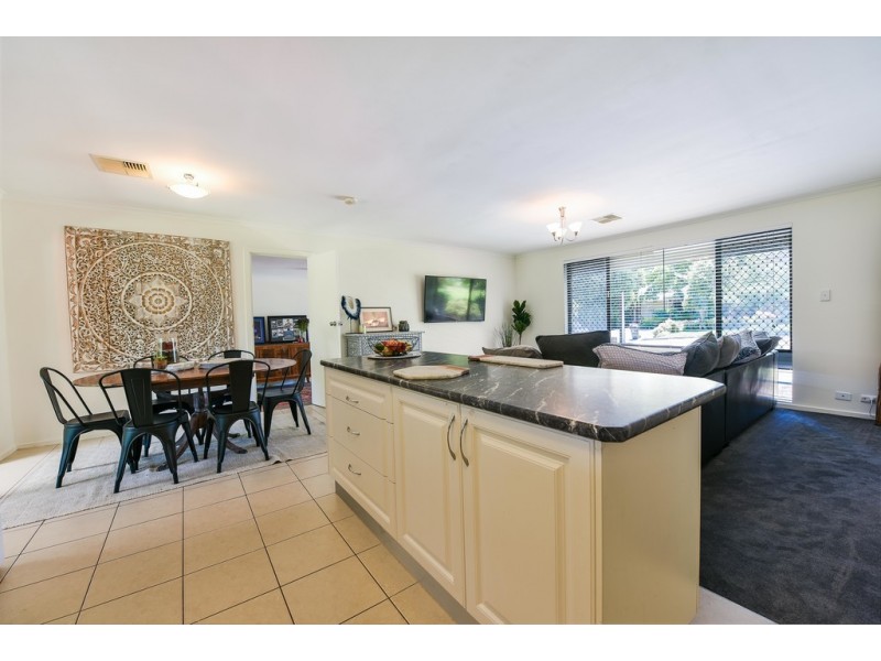 8 Wyoming Way, Happy Valley SA 5159