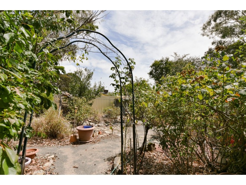 9 Ian Court, Happy Valley SA 5159