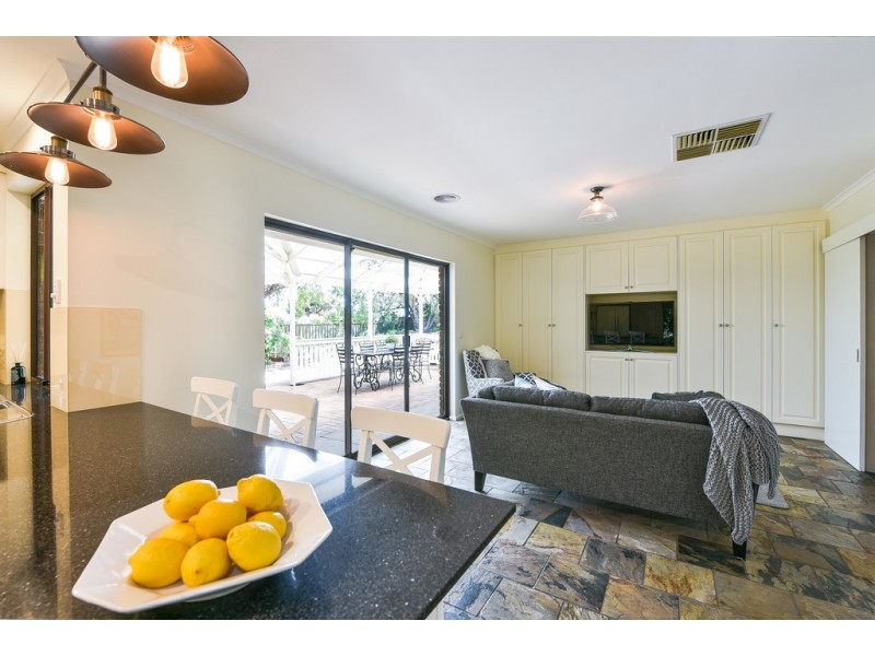 21 Hui Hui Drive, Happy Valley SA 5159