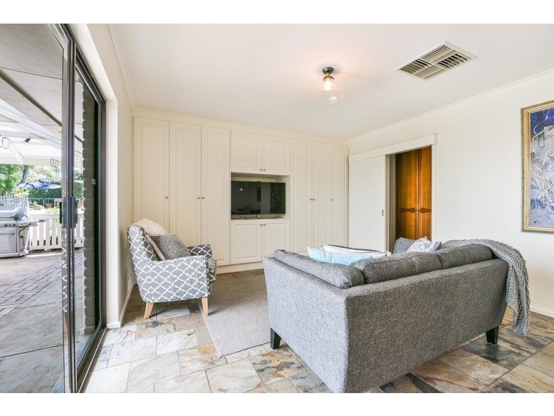 21 Hui Hui Drive, Happy Valley SA 5159