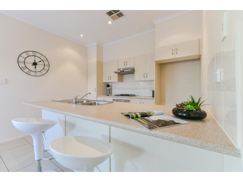 5 Cowra Crescent, Park Holme SA 5043