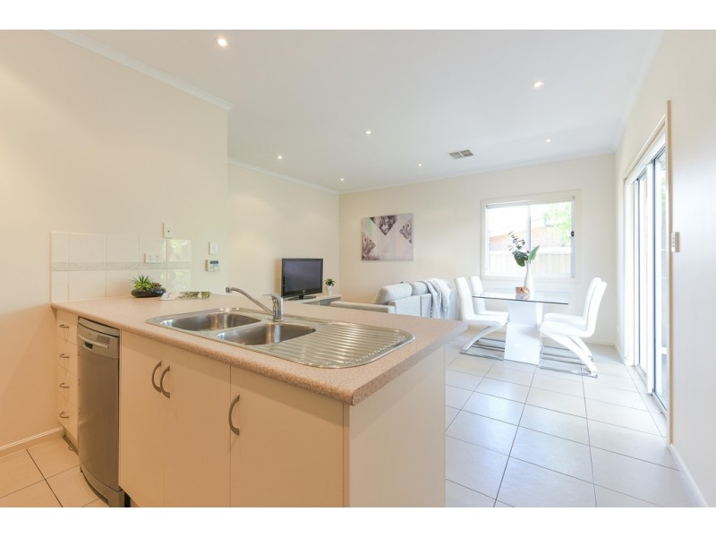 5 Cowra Crescent, Park Holme SA 5043