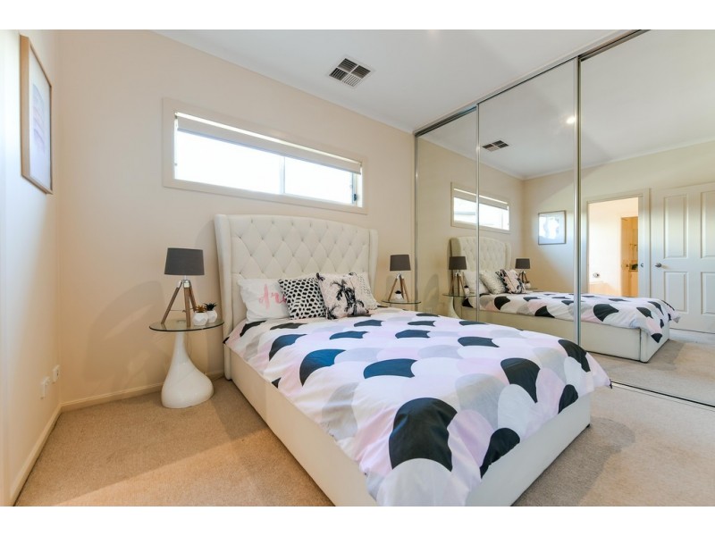 5 Cowra Crescent, Park Holme SA 5043