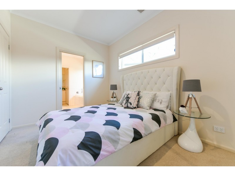 5 Cowra Crescent, Park Holme SA 5043