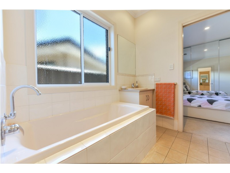 5 Cowra Crescent, Park Holme SA 5043