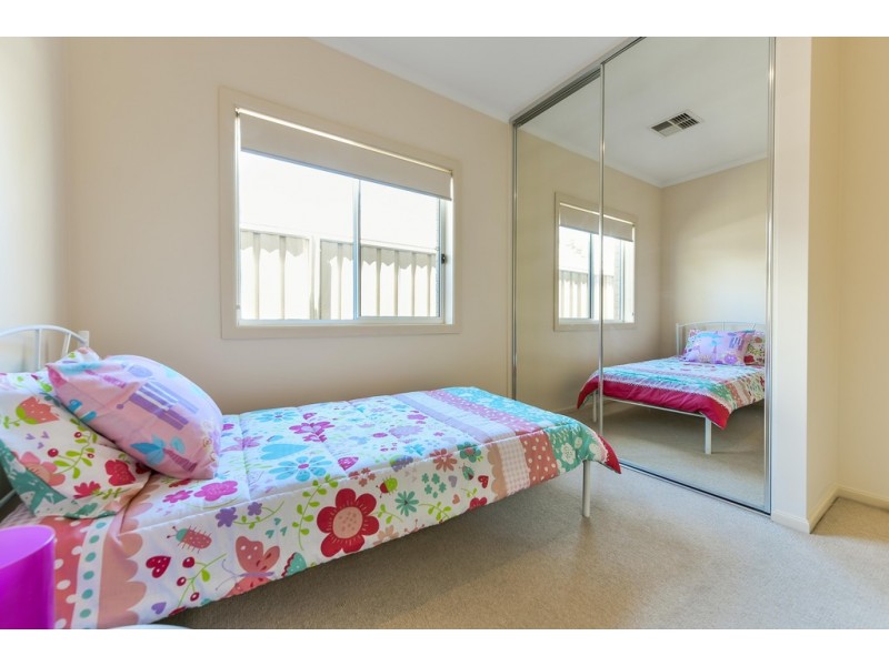5 Cowra Crescent, Park Holme SA 5043