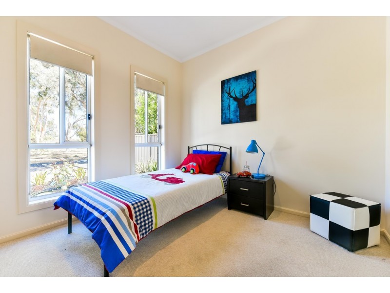 5 Cowra Crescent, Park Holme SA 5043