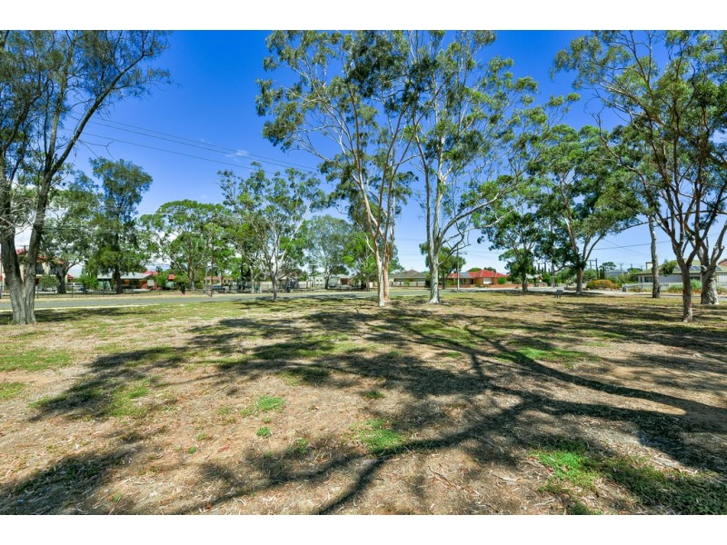 5 Cowra Crescent, Park Holme SA 5043