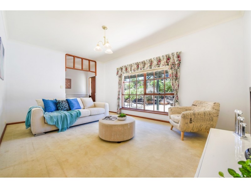 11 Wooding Avenue, Woodcroft SA 5162