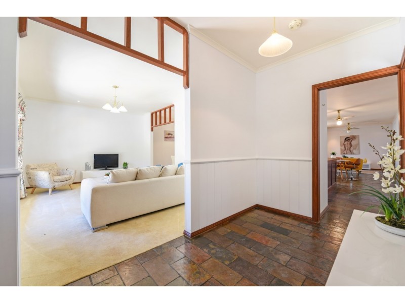 11 Wooding Avenue, Woodcroft SA 5162