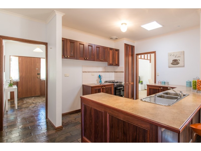 11 Wooding Avenue, Woodcroft SA 5162