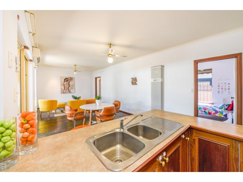 11 Wooding Avenue, Woodcroft SA 5162