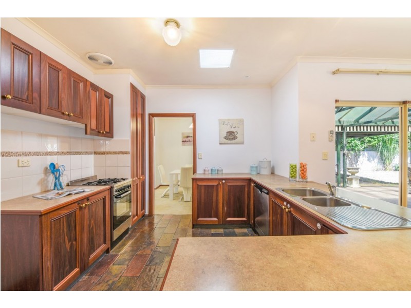 11 Wooding Avenue, Woodcroft SA 5162