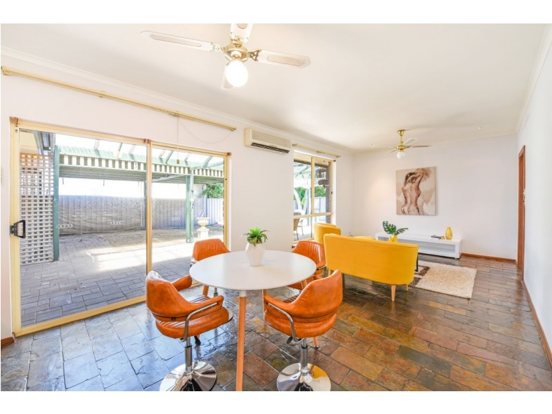 11 Wooding Avenue, Woodcroft SA 5162